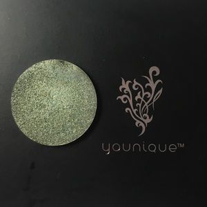 Younique Moodstruck eyeshadow single